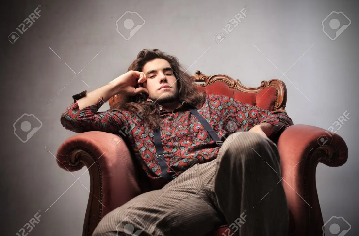 Hombre aburrido en un sillón